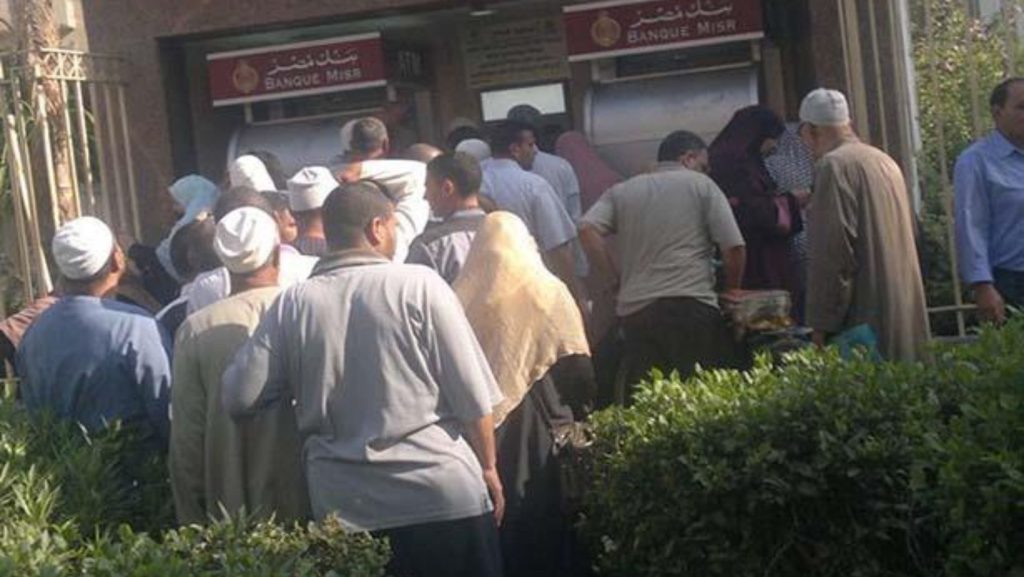 قبل العيد تعطل ماكينات “ATM” في بعض المحافظات ومسؤول يكشف الأسباب