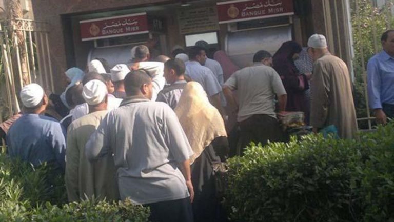 قبل العيد تعطل ماكينات “ATM” في بعض المحافظات ومسؤول يكشف الأسباب