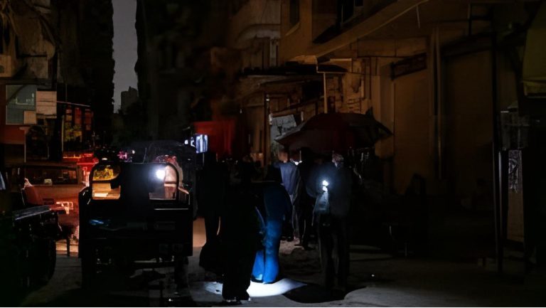 الظلام الدائم يخيم على مصر: الشعب يواجه الموت البطيء بسبب انقطاع الكهرباء المستمر