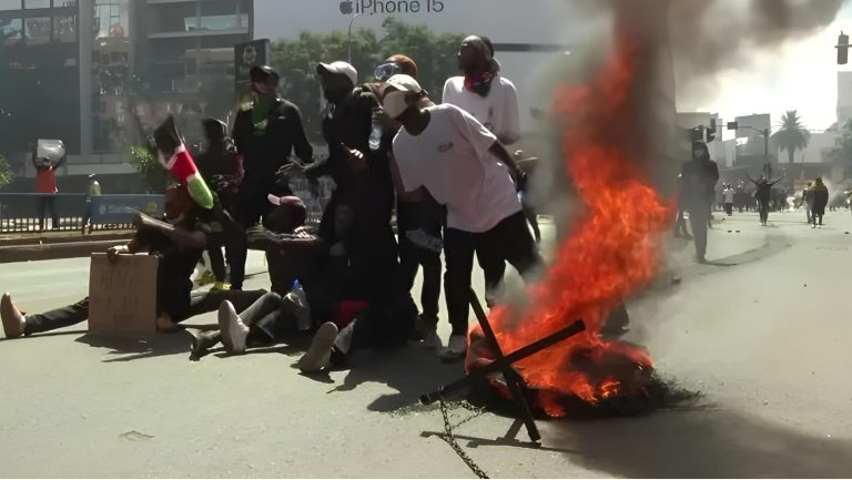 احتجاجات جديدة في كينيا … مقتل شخصين واشتباكات مع الشرطة