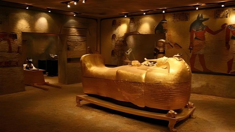 توت عنخ آمون.. الملك الفرعوني الذي أضاء سحر مصر بعد موته