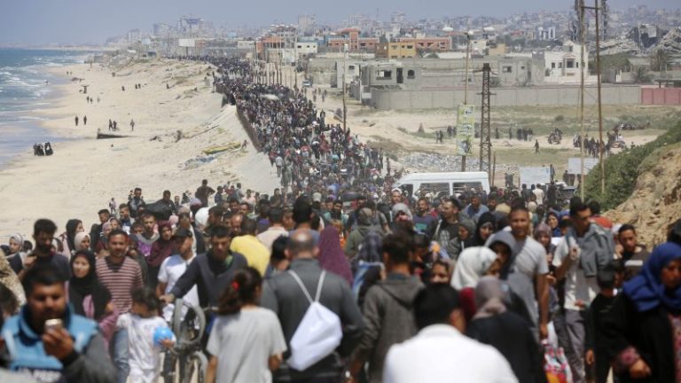 توقعات الأونروا : اضطرار 250 ألف فلسطيني إلى النزوح مجددا من مدينة خان يونس