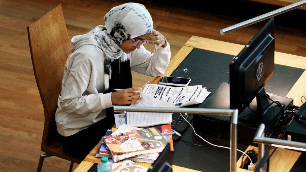 “سيمنز” الألمانية تفاقم أزمة كهرباء مصر
