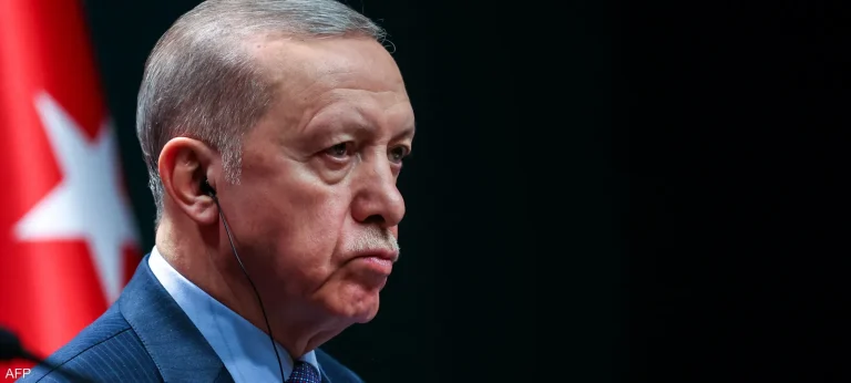 أردوغان: فوز ترامب في الانتخابات قد يغير الإدارة الأميركية ويؤثر على قطاع الدفاع التركي.
