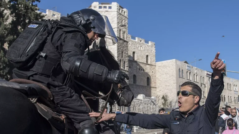 فوضى داخلية في إسرائيل تلغي مشاورات الرد العسكري ضد حزب الله