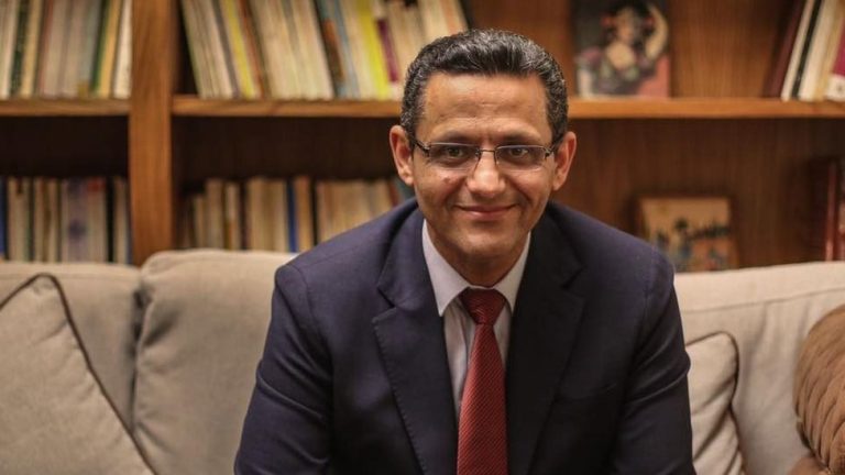 نقيب الصحفيين يُرحب بحكم الدستورية بحظر الحبس في جريمة قذف الموظف العام بطريق النشر