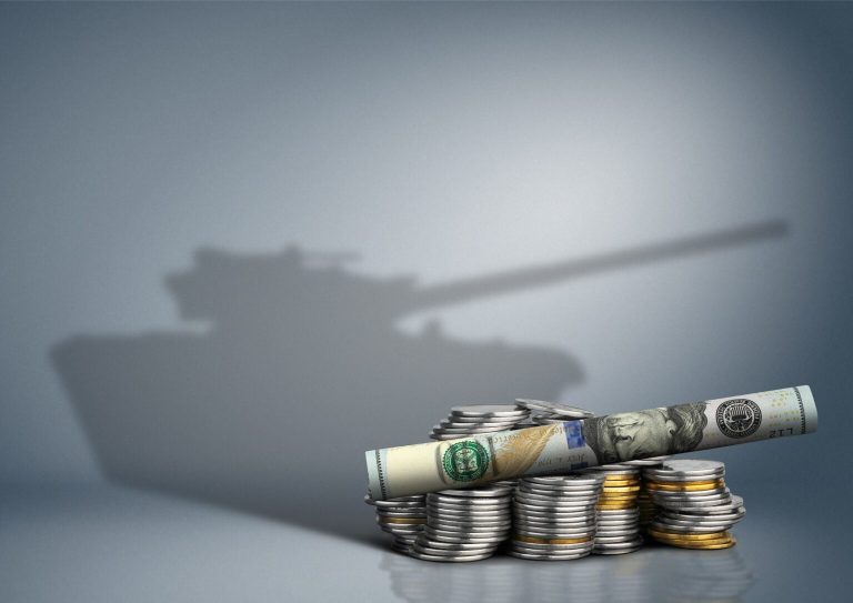 الحروب الاقتصادية: كيف تهدد العقوبات النظام المالي الأمريكي