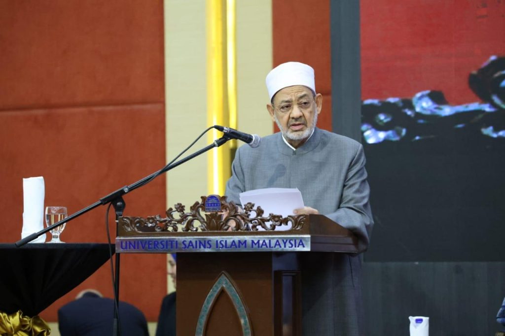 شيخ الأزهر من ماليزيا : النهج التربوي الوسطي المنفتح هو السبيل لتأسيس روح الوحدة بين المسلمين