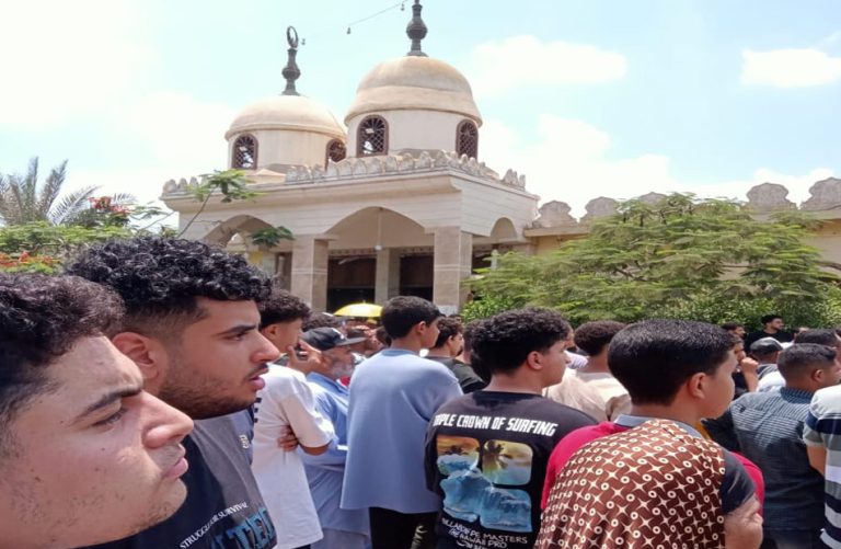 بحضور نجوم كرة القدم.. انهيار أسرة اللاعب أحمد رفعت عند وصول جثمانه إلى كفر الشيخ
