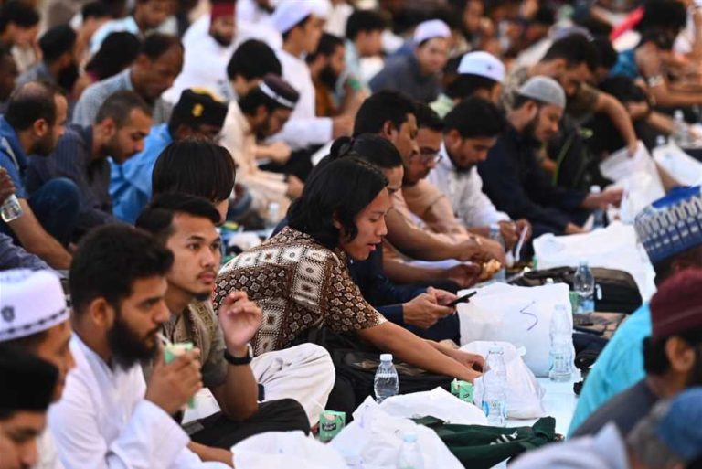 حفل إفطار جماعي للأزهر الشريف يقدم 12 ألف وجبة إفطار للطلاب الوافدين من جميع أنحاء العالم