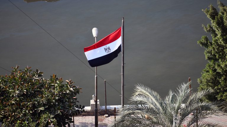 مصر تُحذّر من اتساع دائرة الحرب بالاعتداء على لبنان