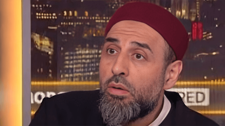 وقف الطبيب المسلم وحيد شايدا عن العمل في بريطانيا بعد مشاركته في برنامج تلفزيوني دعماً للقضية الفلسطينية