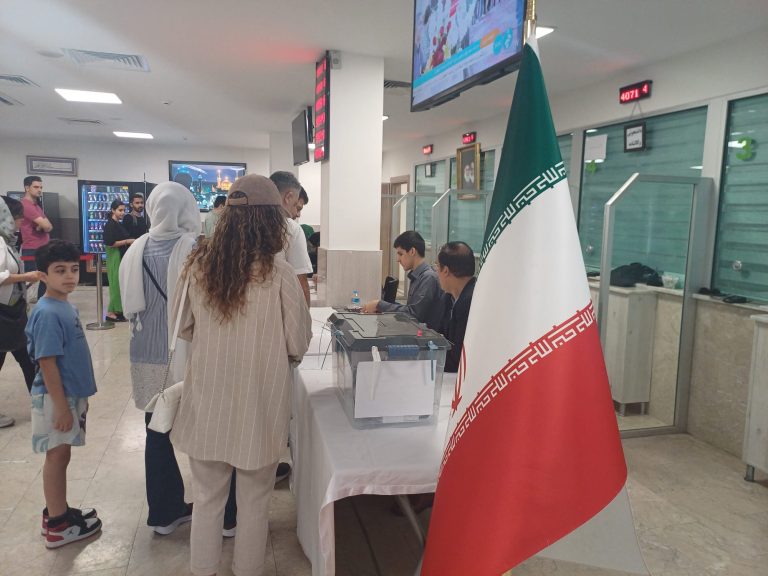 اقبال على الاقتراع من الايرانيين المقيمين في أسطنبول