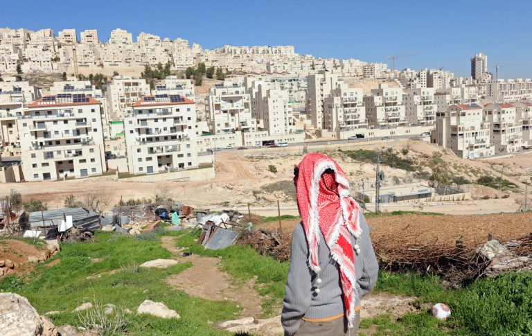 الاحتلال ينفذ عملية واسعة للاستيلاء على الأراضي الفلسطينية، وهي الأوسع منذ أكثر من 30 عاماً.