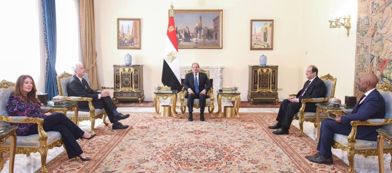 السيسي يستقبل رئيس وكالة الاستخبارات الأمريكية