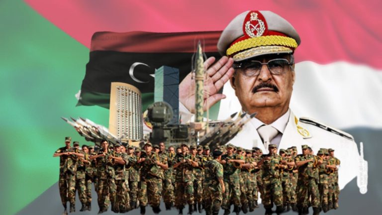لوموند الفرنسية: جناح المشير حفتر المسيطر على الشرق يدفع برجاله إلى منطقة الساحل