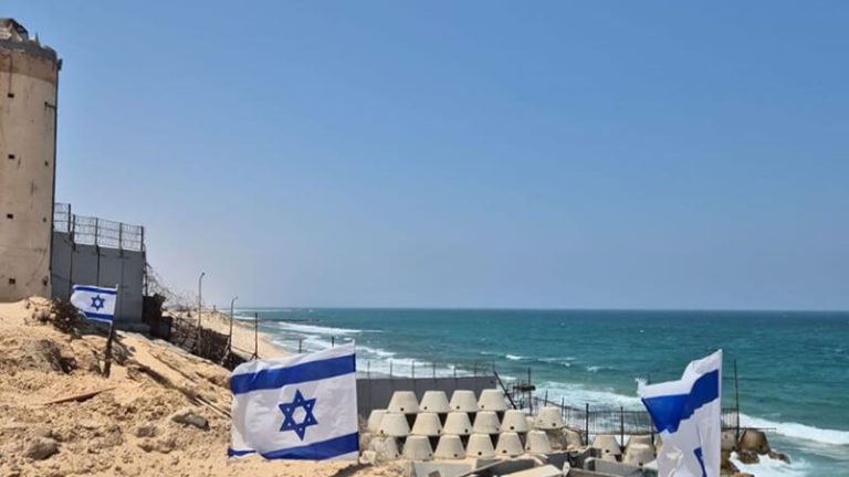 جيش الاحتلال  يرفع أعلامه على الحدود المصرية الفلسطينية وسط نفي مصري للترتيبات الأمنية