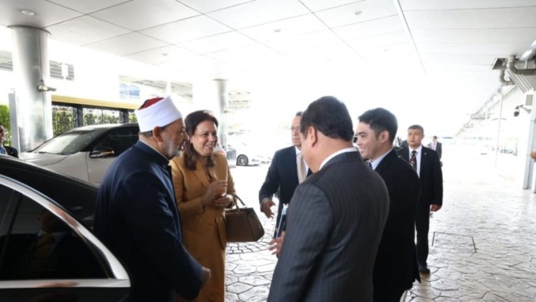 شيخ الأزهر يغادر تايلاند متوجهًا إلى إندونيسيا في زيارة رسمية