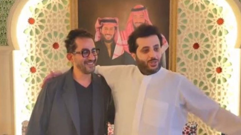 فيلم جديد لأحمد حلمي يثير غضبًا في مصر بعد إعلانه عن دوره كـ “نصاب” في السعودية