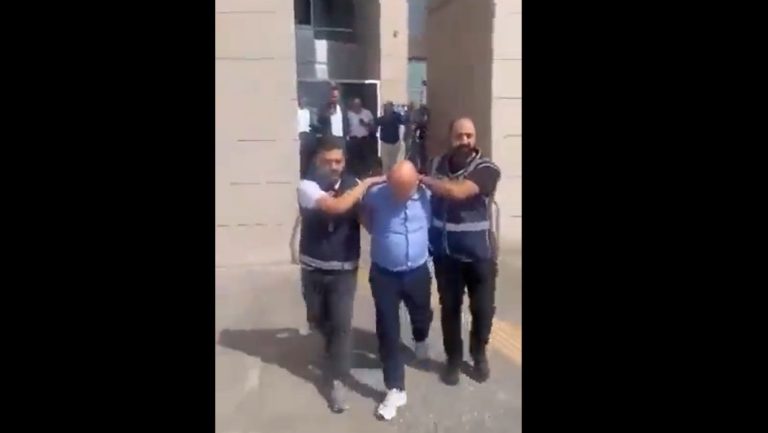 السلطات التركية توقف شخصًا هدد سائحين أجانب بسكين في إسطنبول