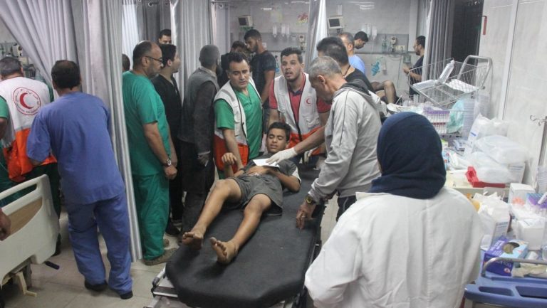 الهلال الأحمر الفلسطيني: الطواقم الطبية في غزة تواجه تحديات هائلة في تقديم الخدمات الصحية
