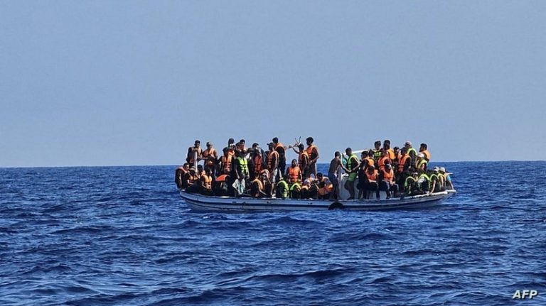 نجاة 30 مهاجرا غير شرعي من الغرق في البحر المتوسط بفضل سفينة شحن جزائرية