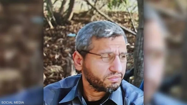 صحيفة إسرائيلية كشفت تفاصيل جديدة عن اغتيال محمد ضيف، قائد الجناح العسكري لحماس.