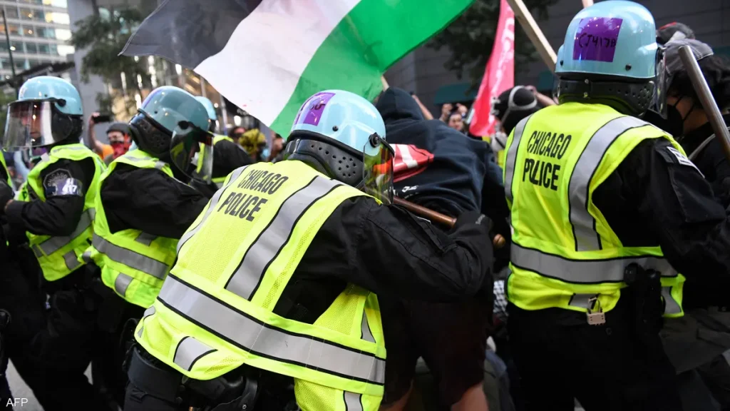 اعتقال 12 متظاهرا مؤيدا للفلسطينيين في شيكاغو خلال احتجاج أمام القنصلية الإسرائيلية