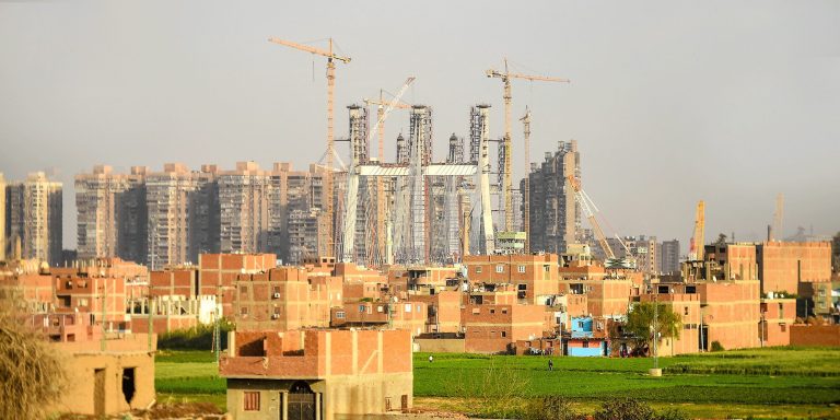 أزمة الإسكان في مصر: حلم السكن يُحاصر بالأعباء