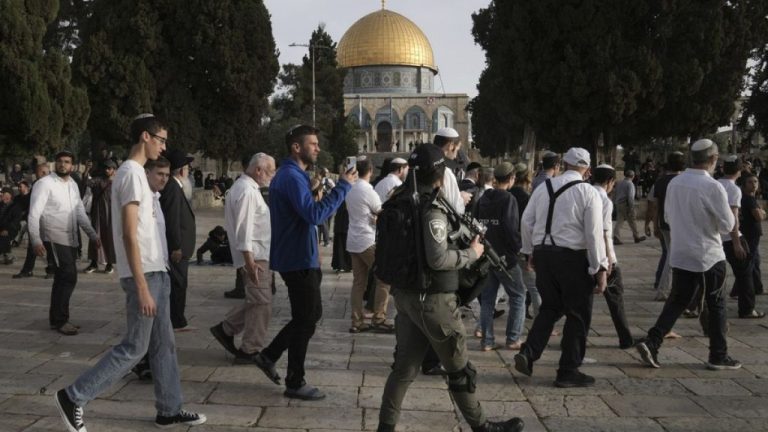 مئات اليهود المتطرفين يقتحمون الاقصى في ذكرى خراب الهيكل