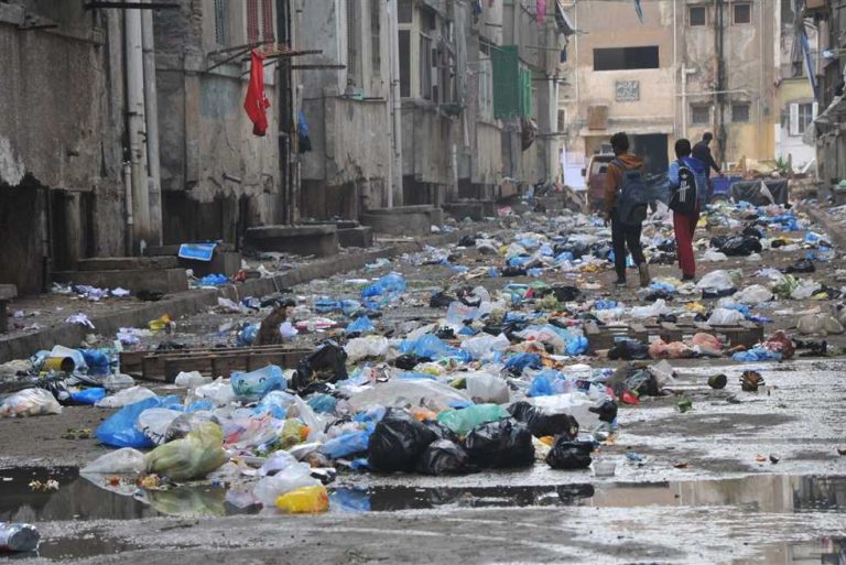 كابوس القمامة في الإسكندرية: صرخات المواطنين تتعالى والوعود تتلاشى والمشكلة تتفاقم