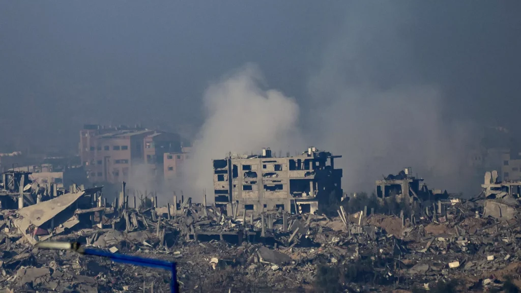استشهاد قيادي في حماس و14 فلسطينيًا بينهم صحفيان في غارات إسرائيلية على خان يونس وعين الحلوة