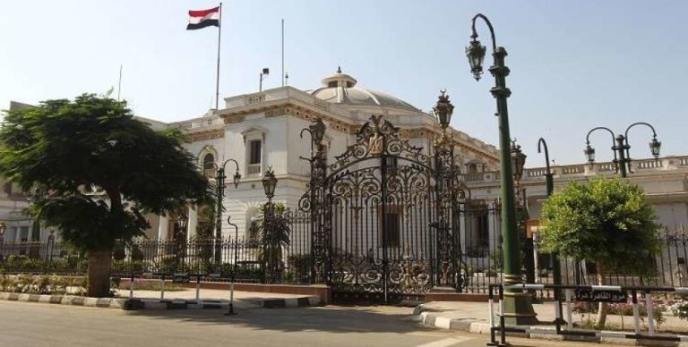 المشهد السياسي المصري .. أحزاب في غياهب النسيان