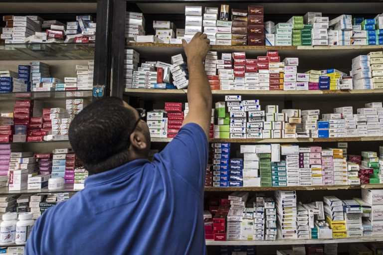 أزمة الدواء في مصر تتصاعد : نقص حاد وارتفاع الأسعار يهدد صحة الملايين وشكاوي المرضى تتزايد