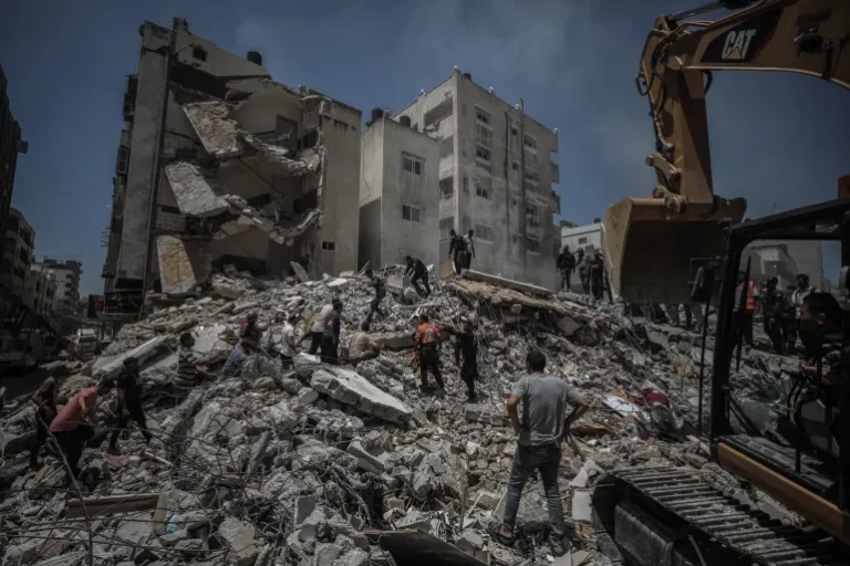هاكاثون في إسطنبول يبحث عن حلول تكنولوجية لإعادة إعمار غزة.