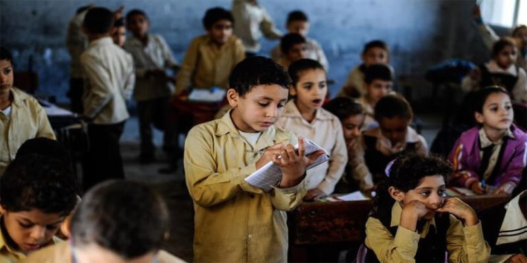 أزمة التعليم في مصر: المواطنون يكشفون النقاب عن فشل وزارة التربية والتعليم ونتائجه الكارثية