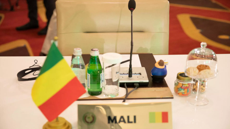 أزمة دبلوماسية: مالي تقطع علاقاتها مع أوكرانيا بسبب تورطها في دعم الإرهاب