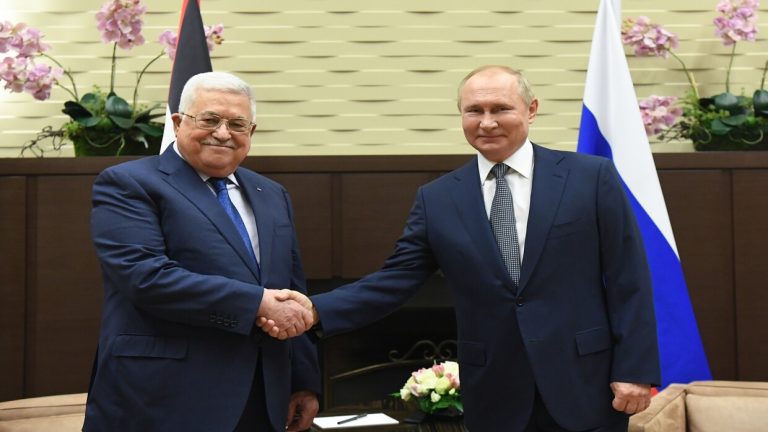 محمود عباس يعارض استبعاد روسيا من التسوية في الشرق الأوسط