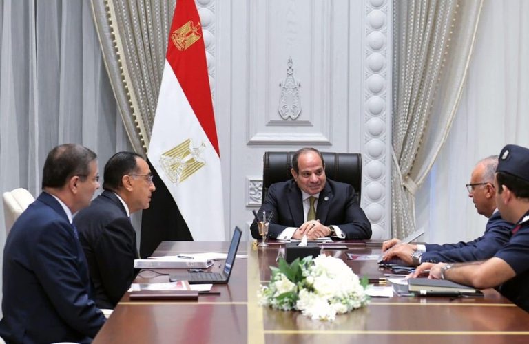 السيسي يجتمع بمصطفى مدبولي لبحث قضايا مصر الغذائية والمائية