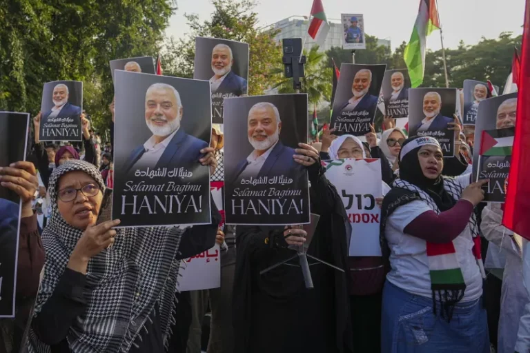 المتظاهرون في جاكرتا يطالبون بالعدالة لإسماعيل هنية وفلسطين