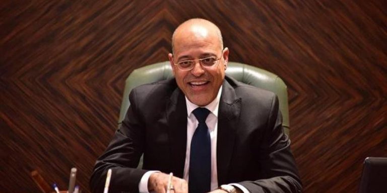 وزير العمل يوقف نشاط شركتين لإلحاق العمالة المصرية بالخارج لمخالفات قانونية