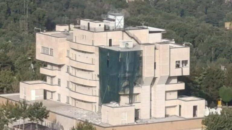 ميدل إيست آي عن شهود عيان: إسماعيل هنية اغتيل بقذيفة أطلقت على غرفته