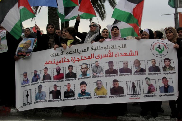 نادي الأسير الفلسطيني يكشف عن احتجاز الاحتلال الإسرائيلي لجثامين 552 شهيدًا