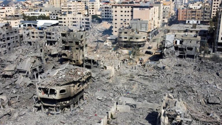 غزة تواجه كارثة بيئية 50 مليون طن من الأنقاض ملوثة بمخلفات أسلحة محظورة عالمياً