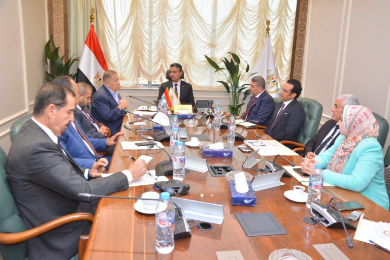 وزير التموين يبحث سبل تعزيز التعاون مع الاتحاد المصري للمستثمرين