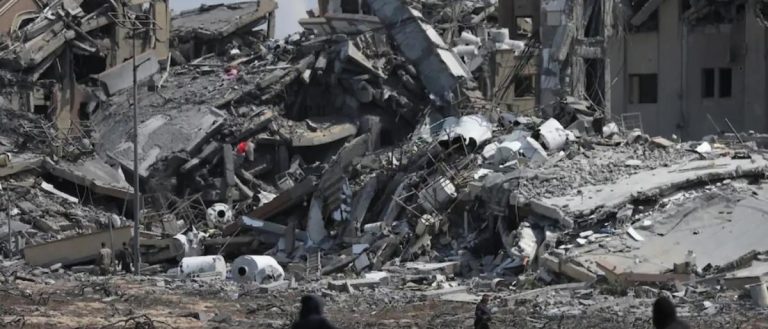 استشهاد عدد من الفلسطينيين بينهم طفلان جراء قصف الاحتلال وسط  غزة