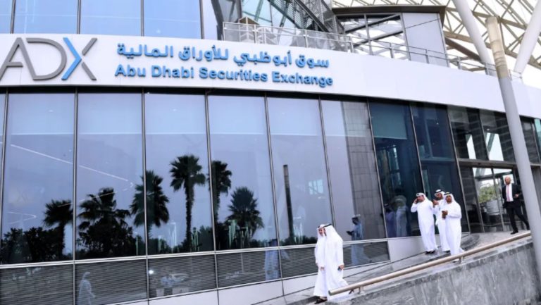 بورصة أبوظبي ترتفع قبل كلمة باول وسط توقعات خفض الفائدة الأمريكية ودعم أسهم مختارة