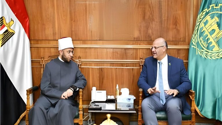 محافظ القليوبية يستقبل وزير الأوقاف ويشيد بدور الوزارة في دعم قضايا فلسطين