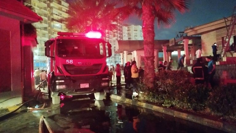 حريق هائل في مطعم شرق الإسكندرية يسفر عن إصابات بين العمال