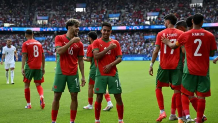 أسود الأطلس يتألقون: المنتخب المغربي يبلغ نصف نهائي أولمبياد باريس بفوز ساحق على الولايات المتحدة